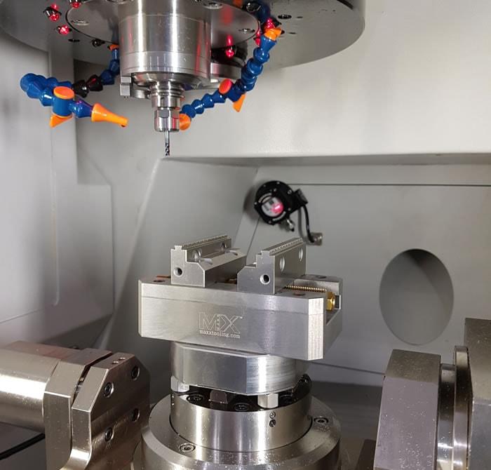 Bien joué Maxx Tooling - Étau auto-centrant Nicholas Hacko, horloger en Australie